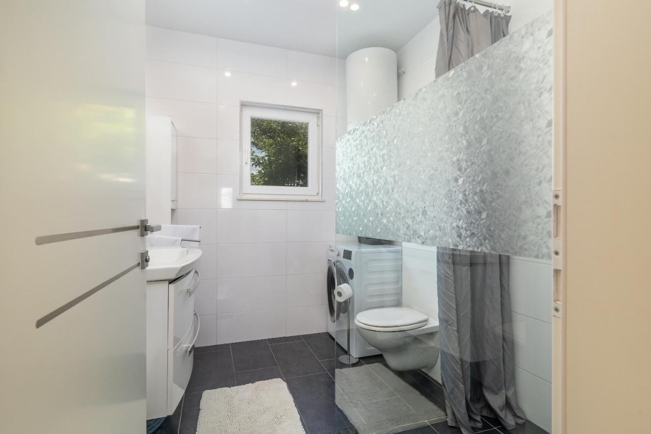 Apartment Ela Трогир Екстериор снимка