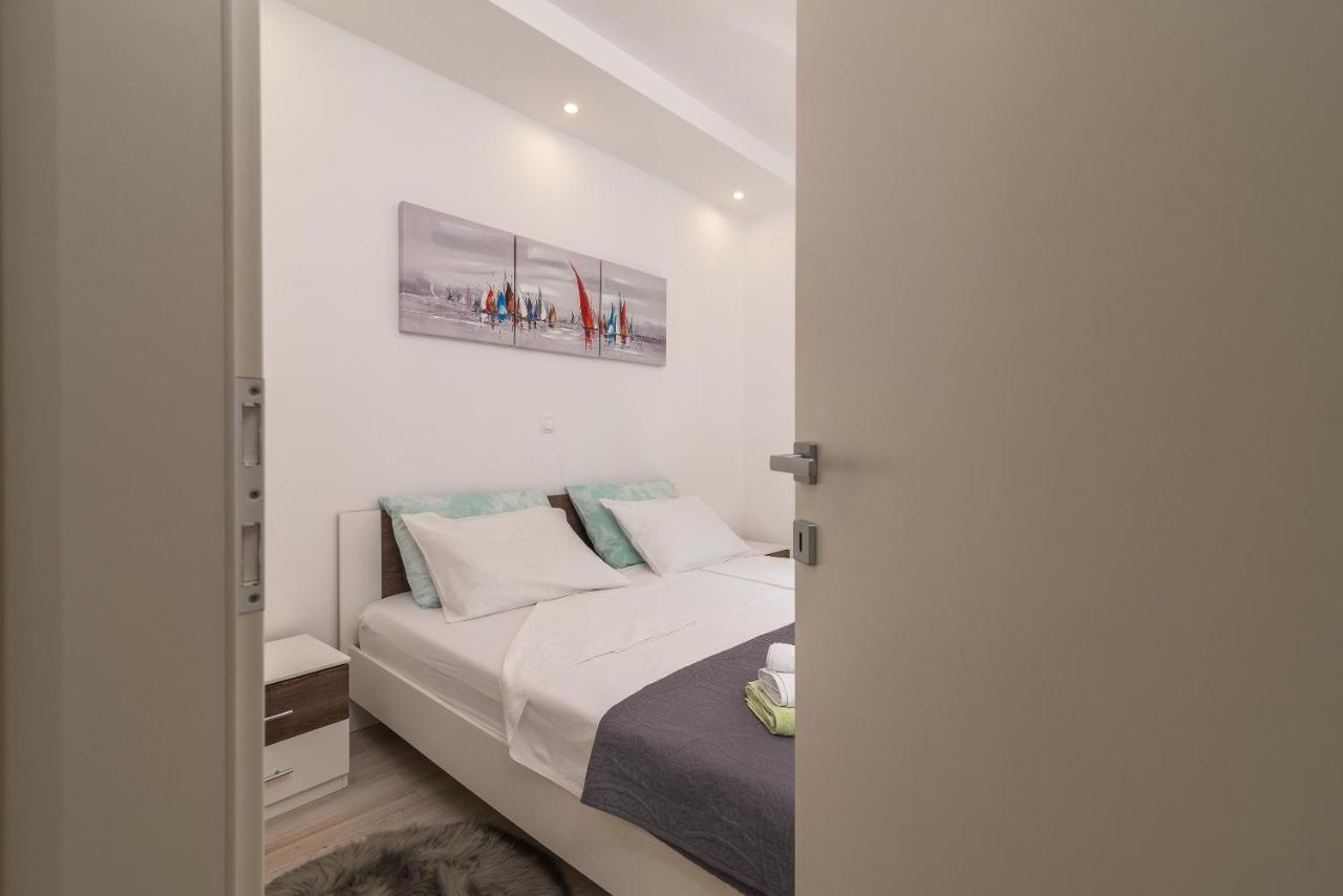 Apartment Ela Трогир Екстериор снимка