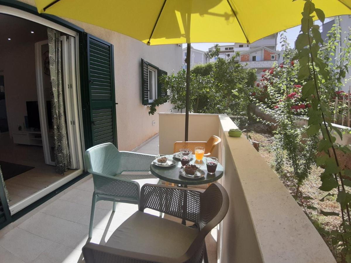 Apartment Ela Трогир Екстериор снимка